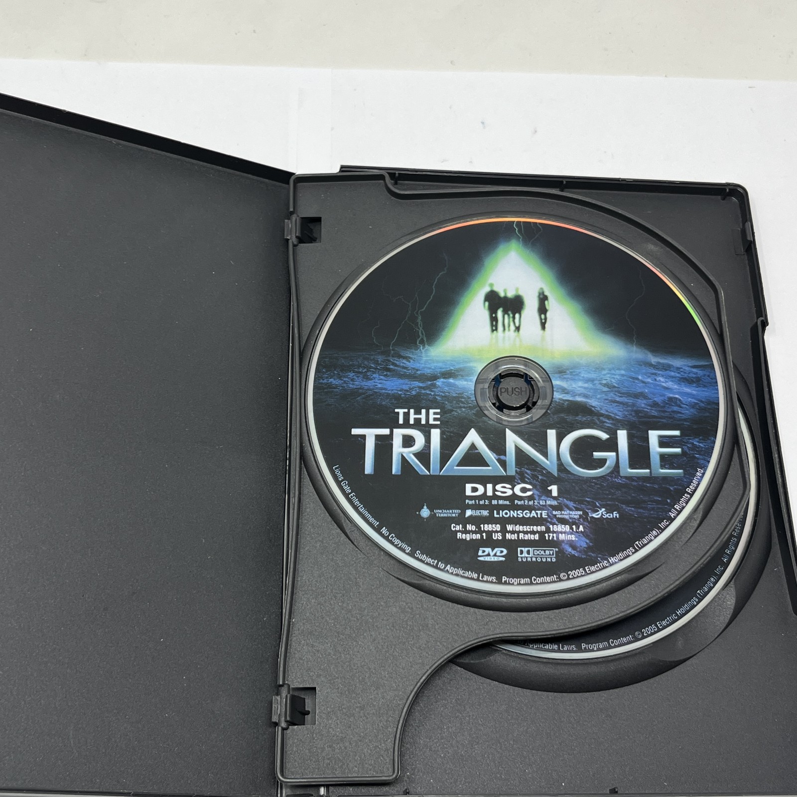 The Triangle DVD 2-Disc Set Widescreen Sci-Fi Thriller Lionsgate