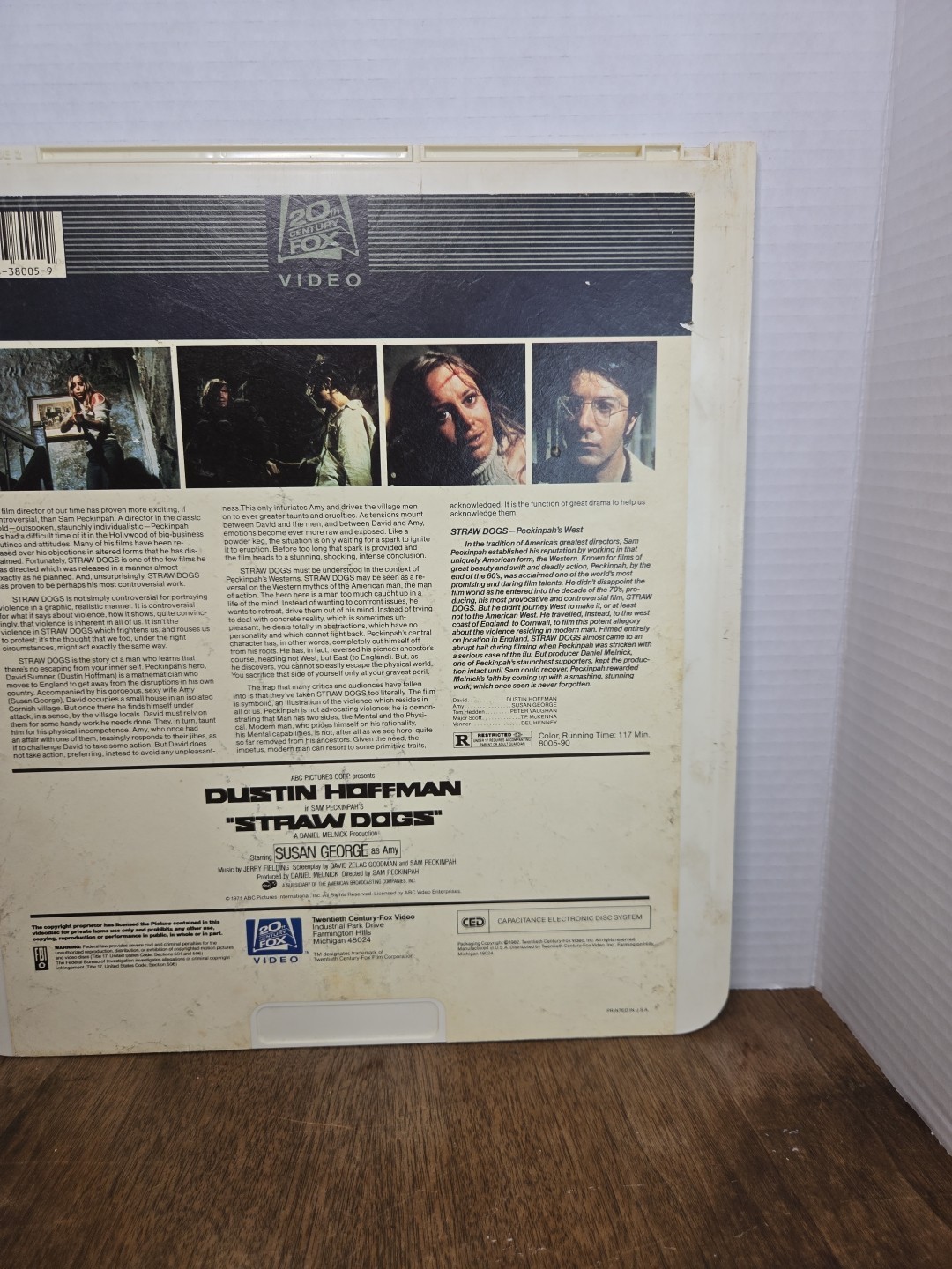 “Straw Dogs” (1971) Vintage CED Videodisc, Dustin Hoffman, TESTED