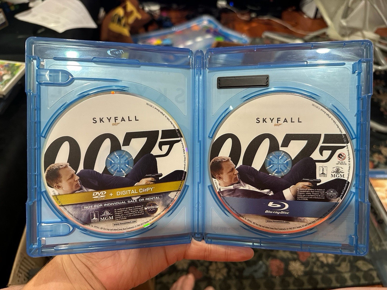 Skyfall 007 (Blu-ray & DVD) Excellent