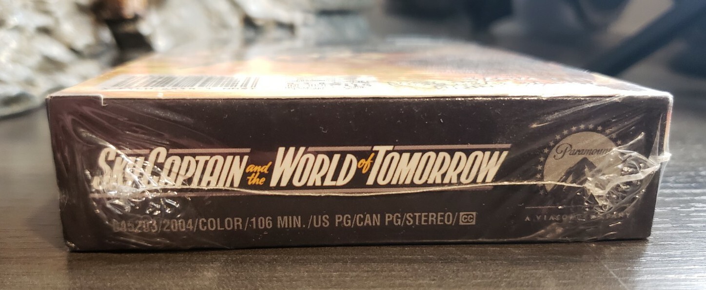 Sky Captain And The World Of Tomorrow (VHS, 2004) *White Watermarks*