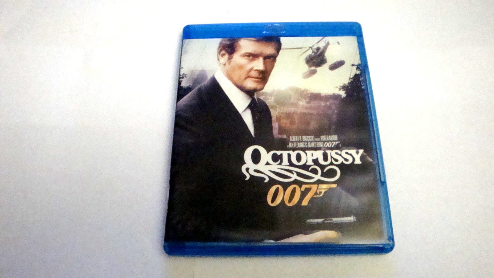 Octopussy *Like New* (Blu-ray, 1983) Roger Moore