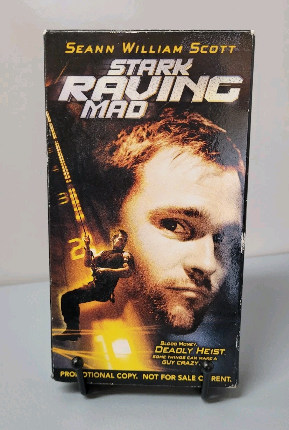 Stark Raving Mad (VHS, 2004) Lou Diamond Phillips, Sean William Scott