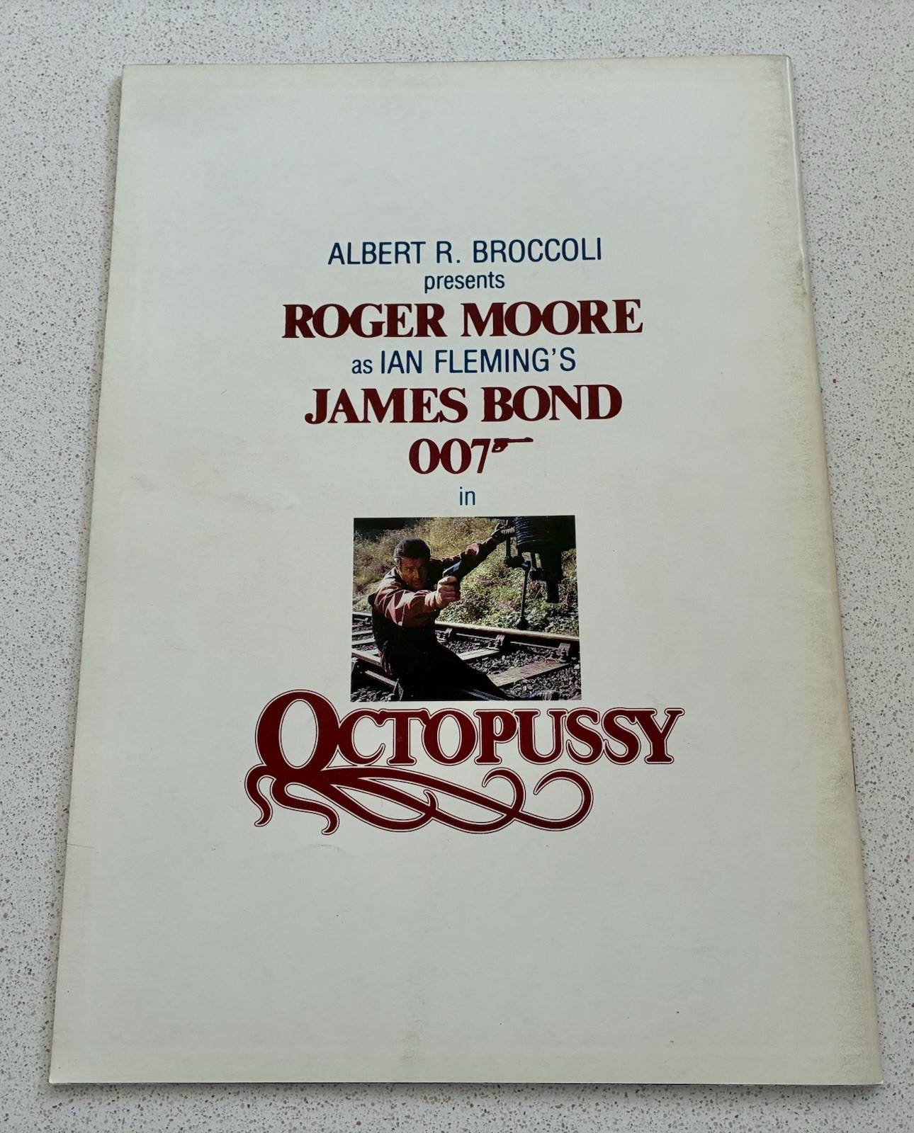 OCTOPUSSY – OFFICIAL JAPANESE CINEMA PROGRAMME JAMES BOND 007 GIRLS ROGER MOORE