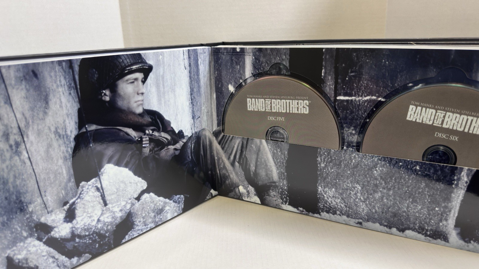 HBO Band of Brothers / The Pacific Blu-ray Complete Series Box Set w/ Book
