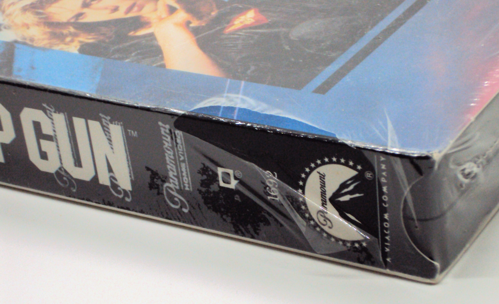 TOP GUN Sealed w Torn Shrinkwrap VHS 1996 TOM CRUISE Kelly McGillis DANGER ZONE