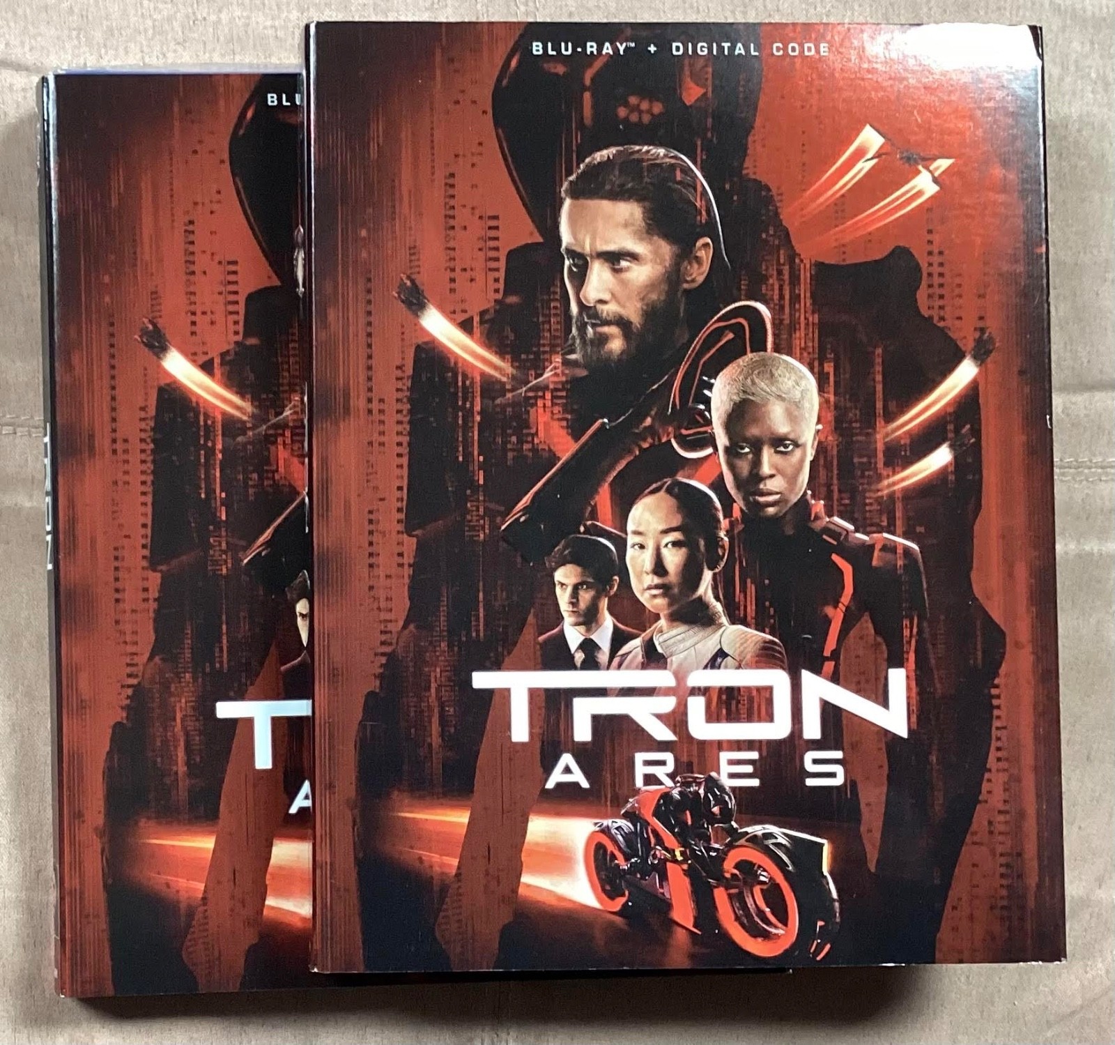 TRON: Ares (Disney January 2026) Blu-ray + Dig w Slipcover Region Free