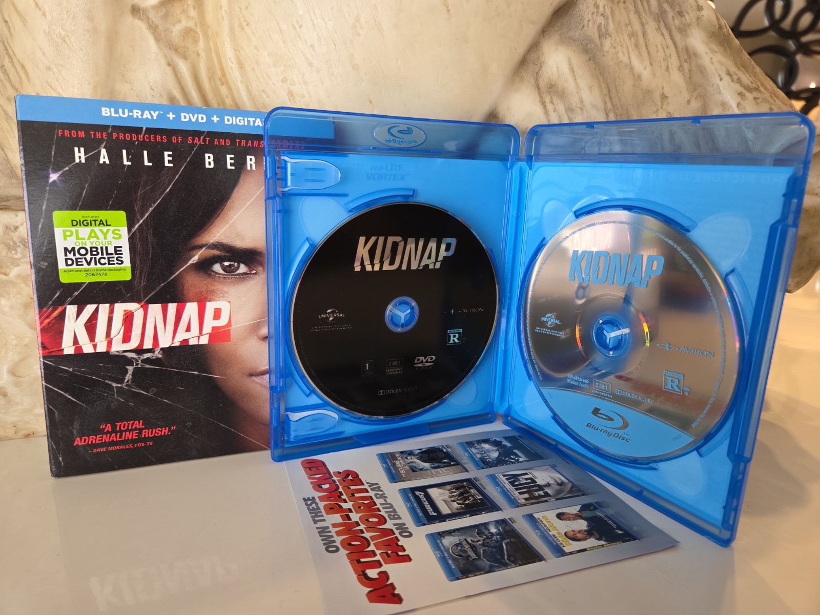 Kidnap (Blu-ray + DVD + Slipcover, 2017 Halle Berry