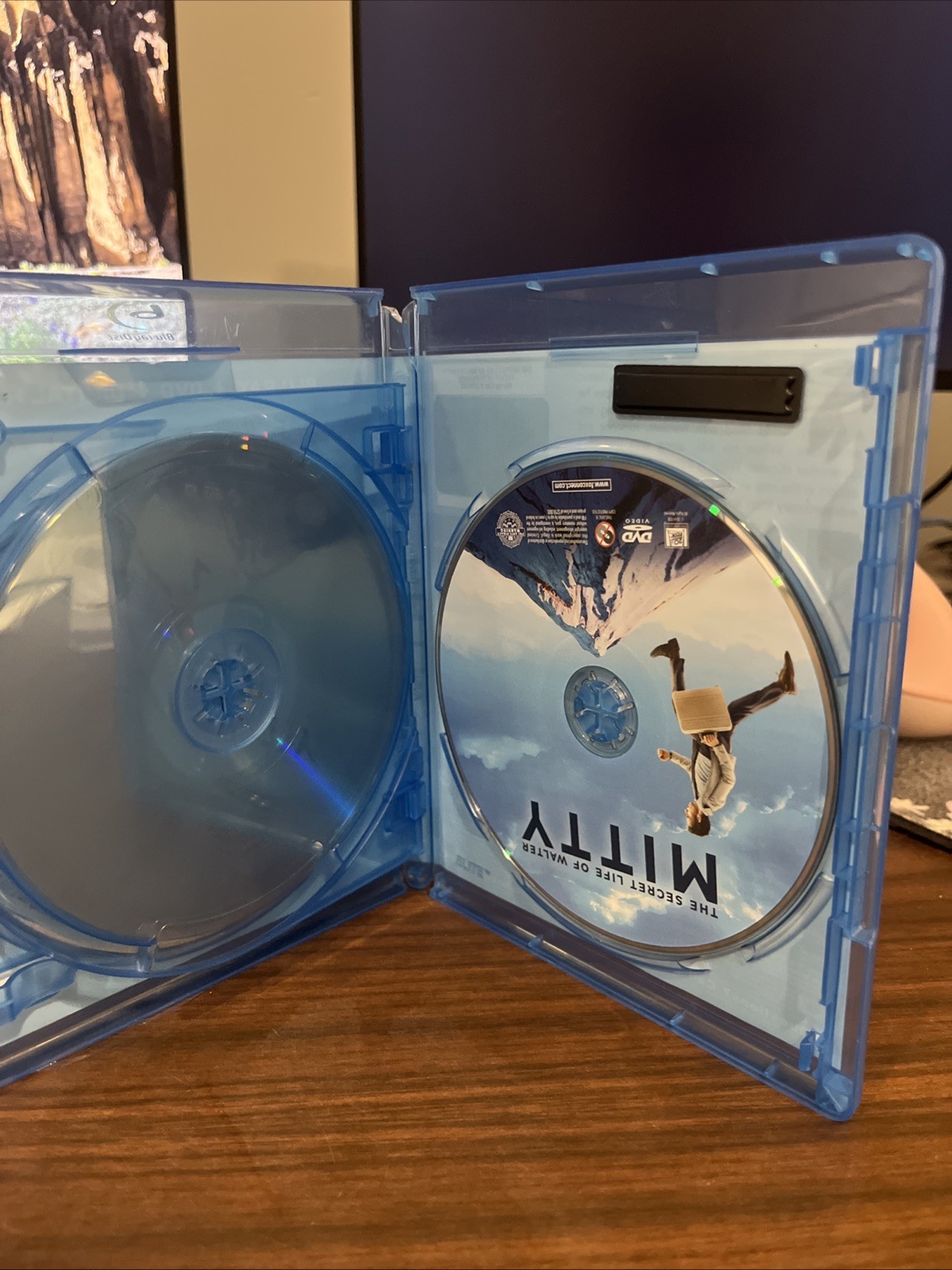 The Secret Life of Walter Mitty (Blu-Ray) Walmart Edition With Soundtrack CD