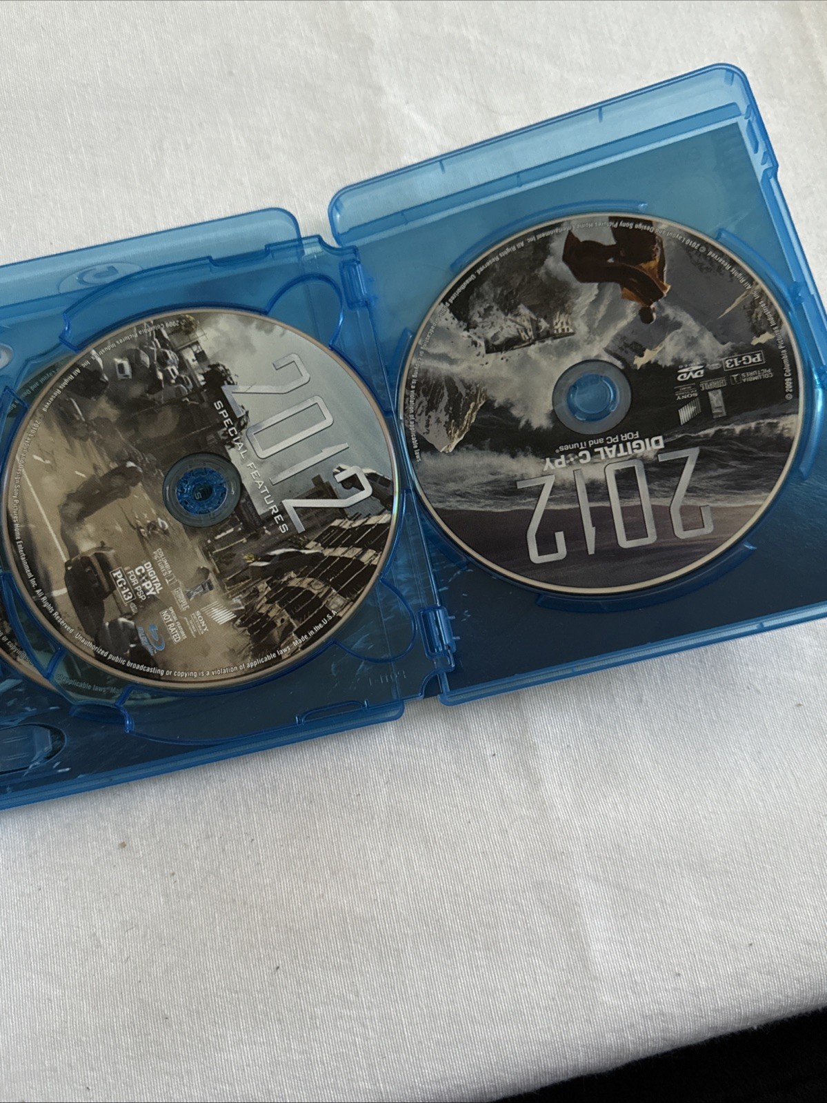 2012 (Blu-ray Disc, 2010, 2-Disc Set, Includes Digital Copy)