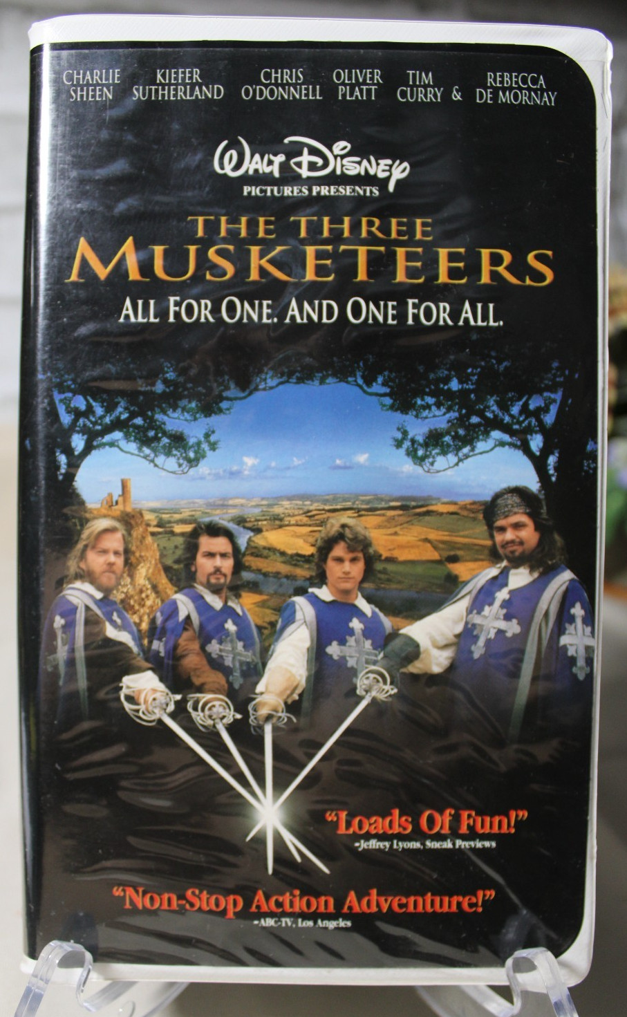 Walt Disney’s The Three Musketeers: All for one and one for all (VHS, 1994)