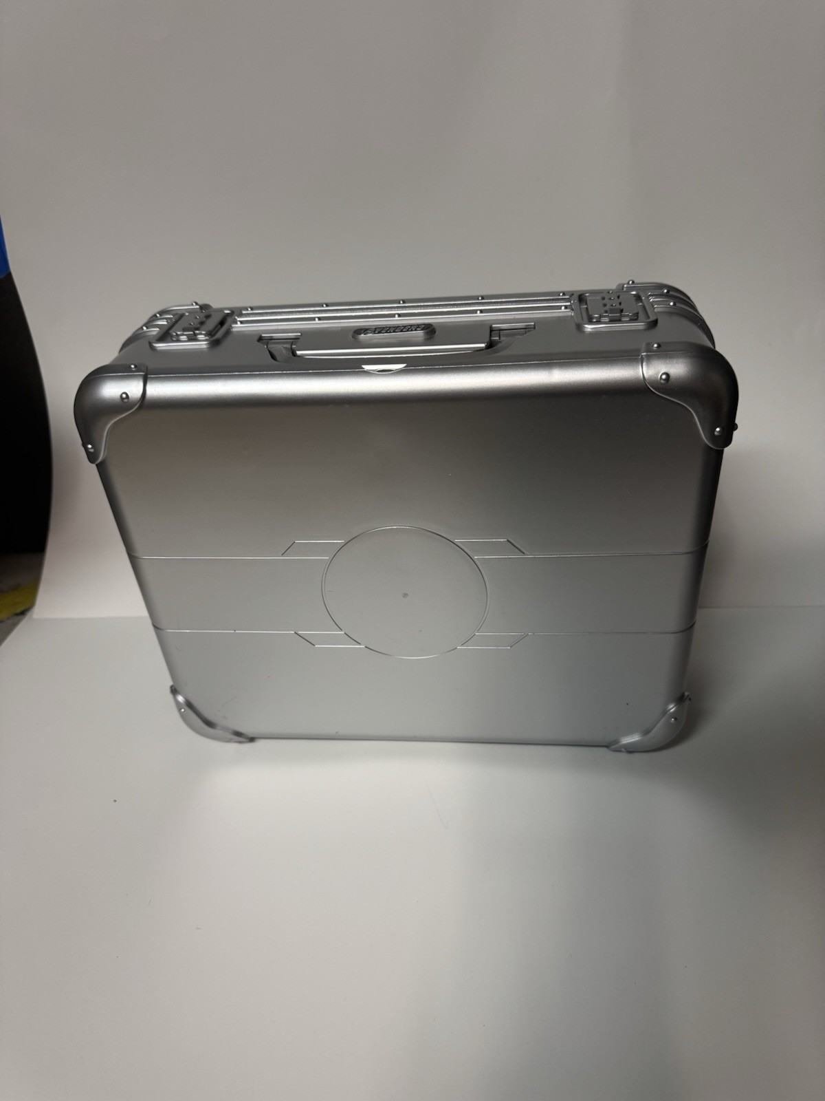 Marvel Cinematic Universe Phase 1: Avengers 10-Disc Set Light-Up Tesseract Case