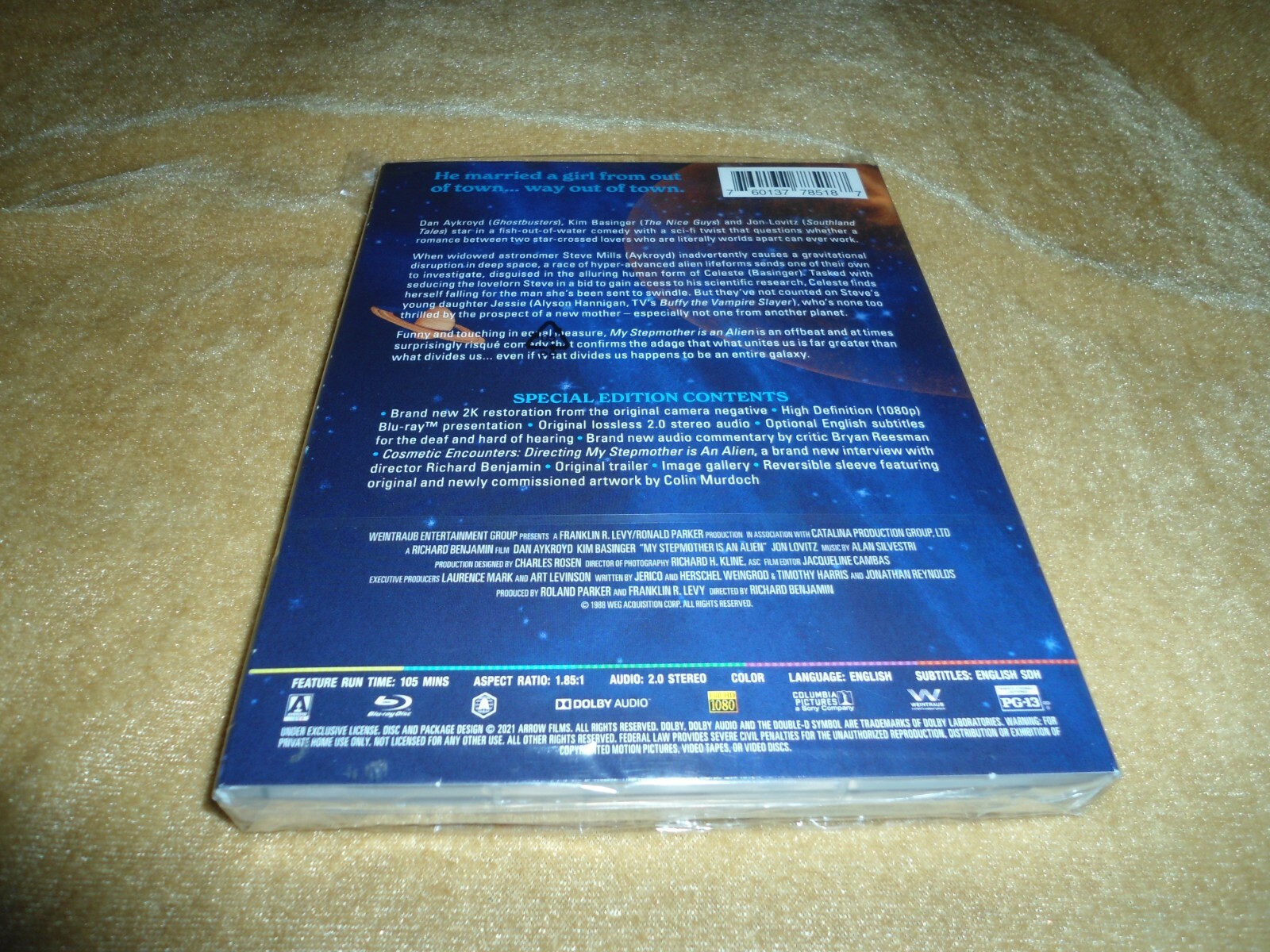My Stepmother is an Alien (1988) [1 BD] SLIP CASE BOX (ARROW VIDEO) W. BOOKLET