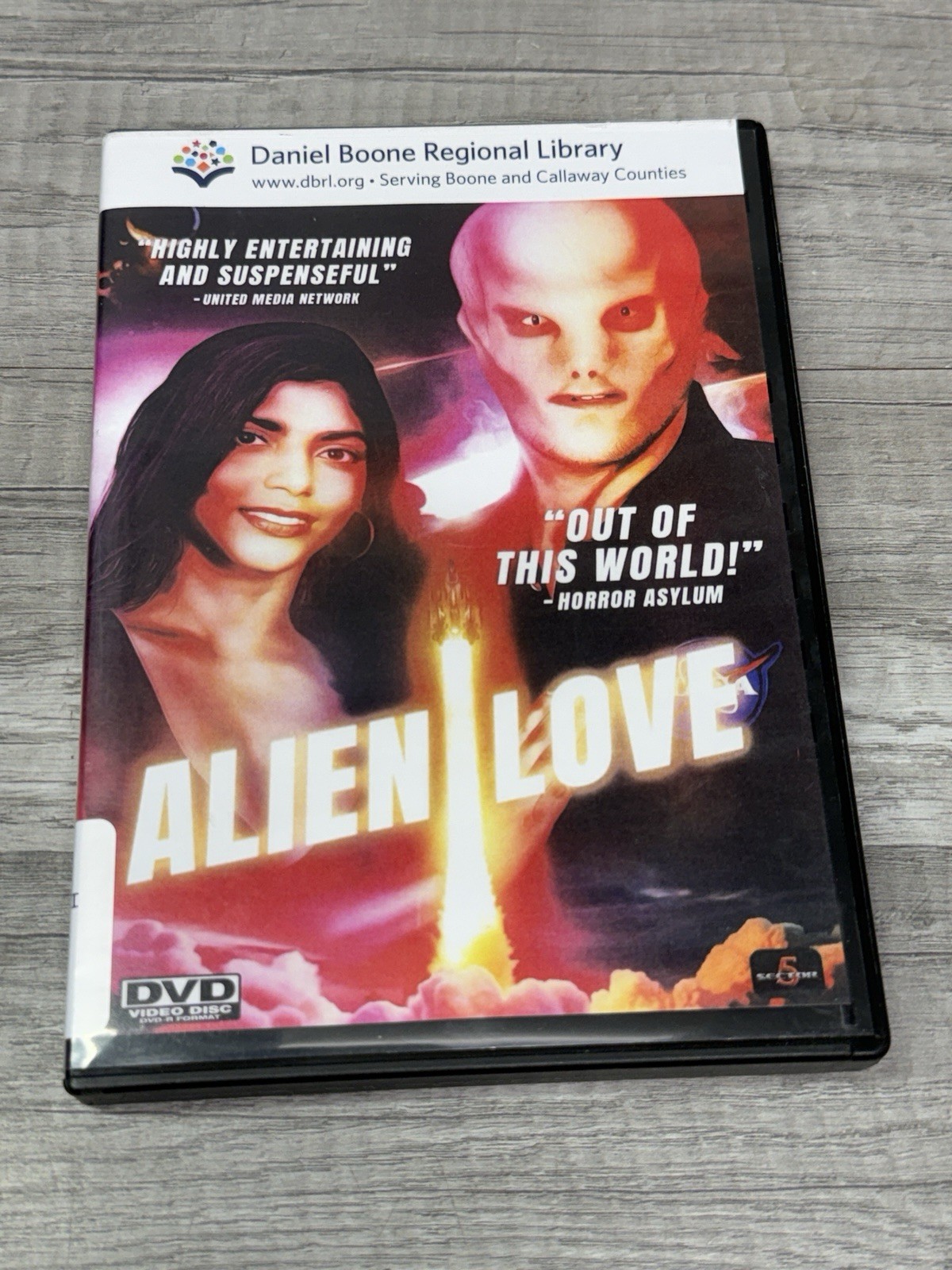 – Alien Love (DVD 2024) SCI-FI Drama Romance – Ex Libre Good Condition