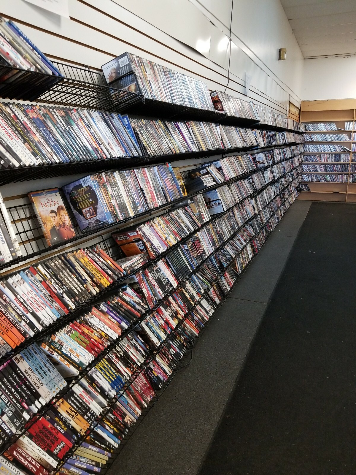 100+ Random Movies DVD Mix of Action Horror thriller Comedy kids Drama etc