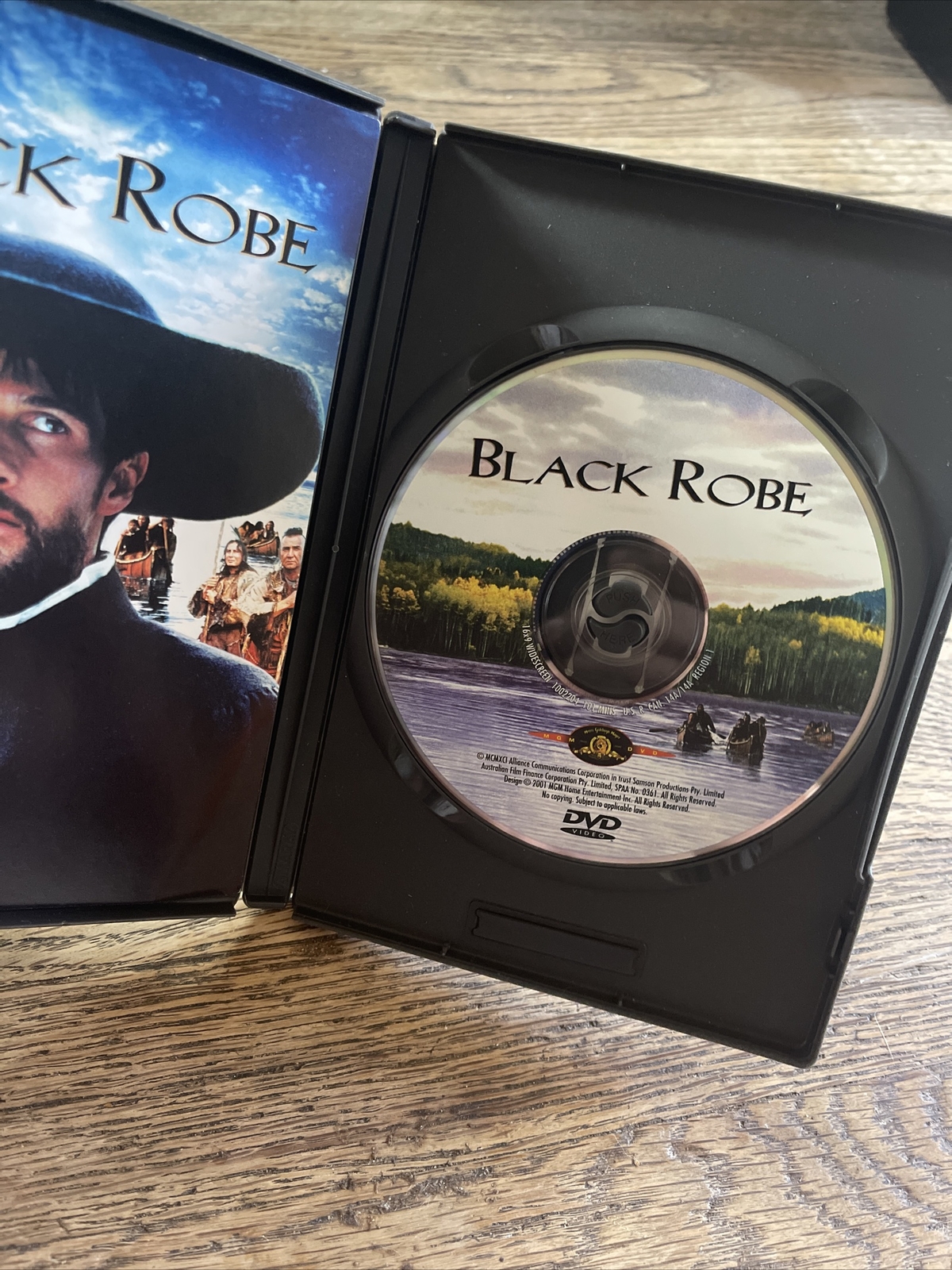 Black Robe DVD Bruce Beresford Lothaire Bluteau Cult Classic Algonquin Indian ￼