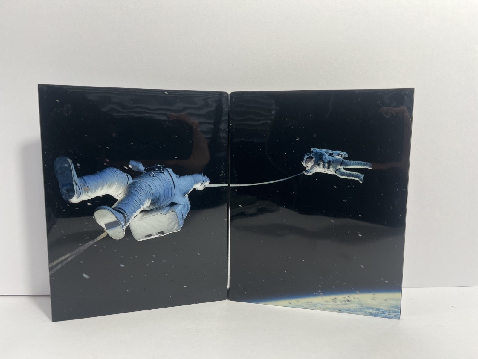 GRAVITY COLLECTIBLE EDITION BLU-RAY & DVD W/EXTRAS