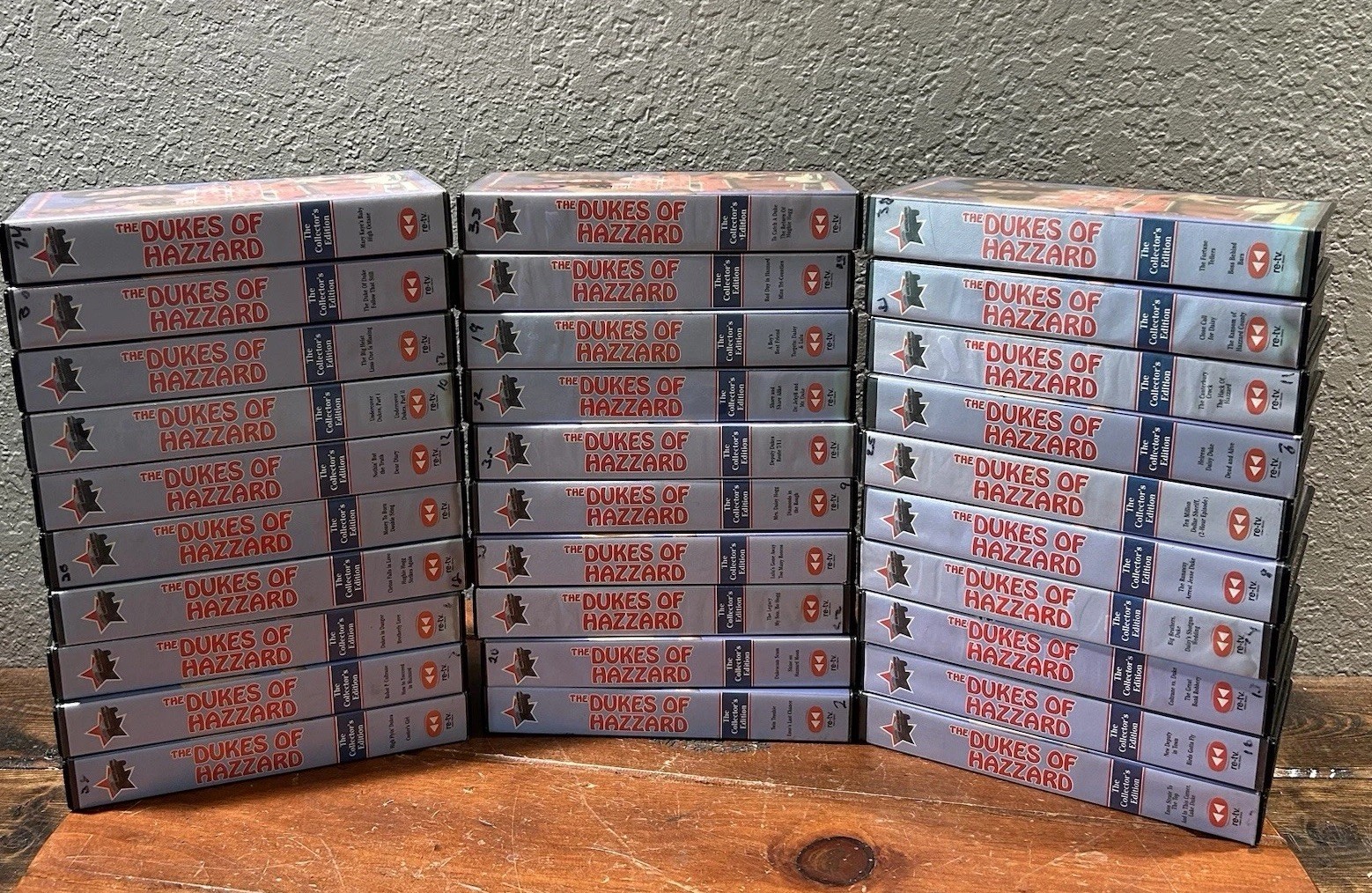 The Dukes of Hazzard Collector’s Edition VHS Tape Lot of 30 Columbia House ReTV