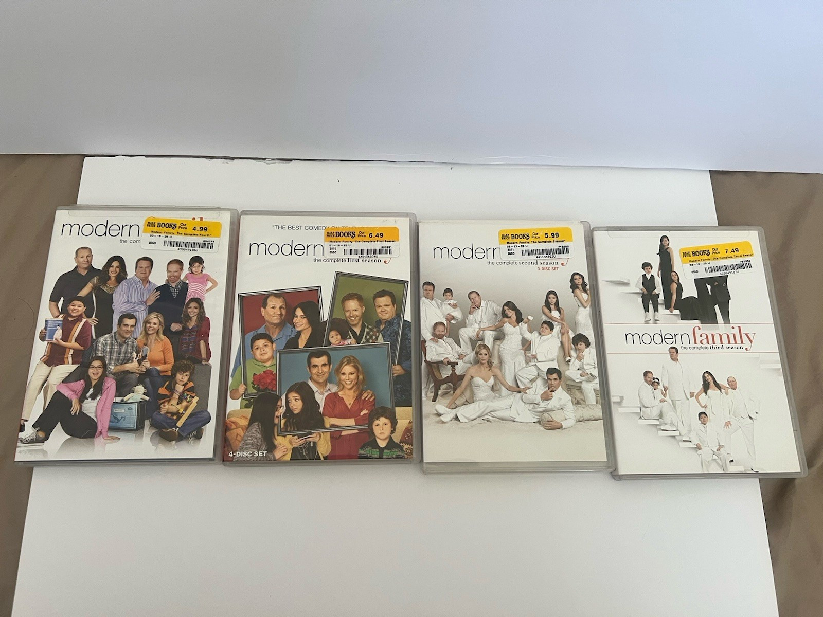 Modern Family DVD Box Set Seasons 1-4 Comedy TV Series – 20th Century Fox