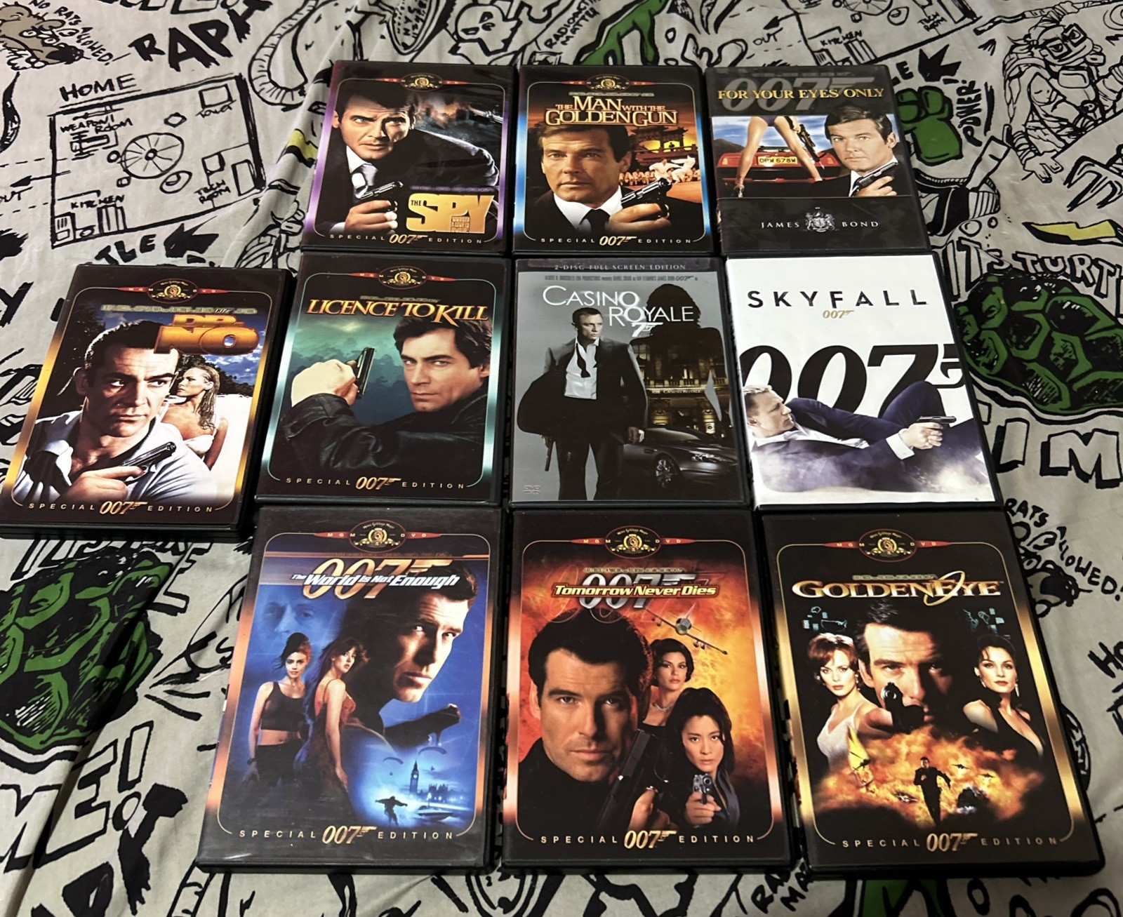 James Bond 007 DVD Collection Lot of 10 Moore Connery Brosnan Craig Dalton