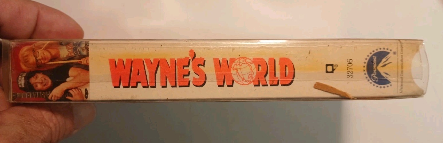 Wayne’s World – VHS 1992 – Mike Myers – Blockbuster Rental – Very Good Condition