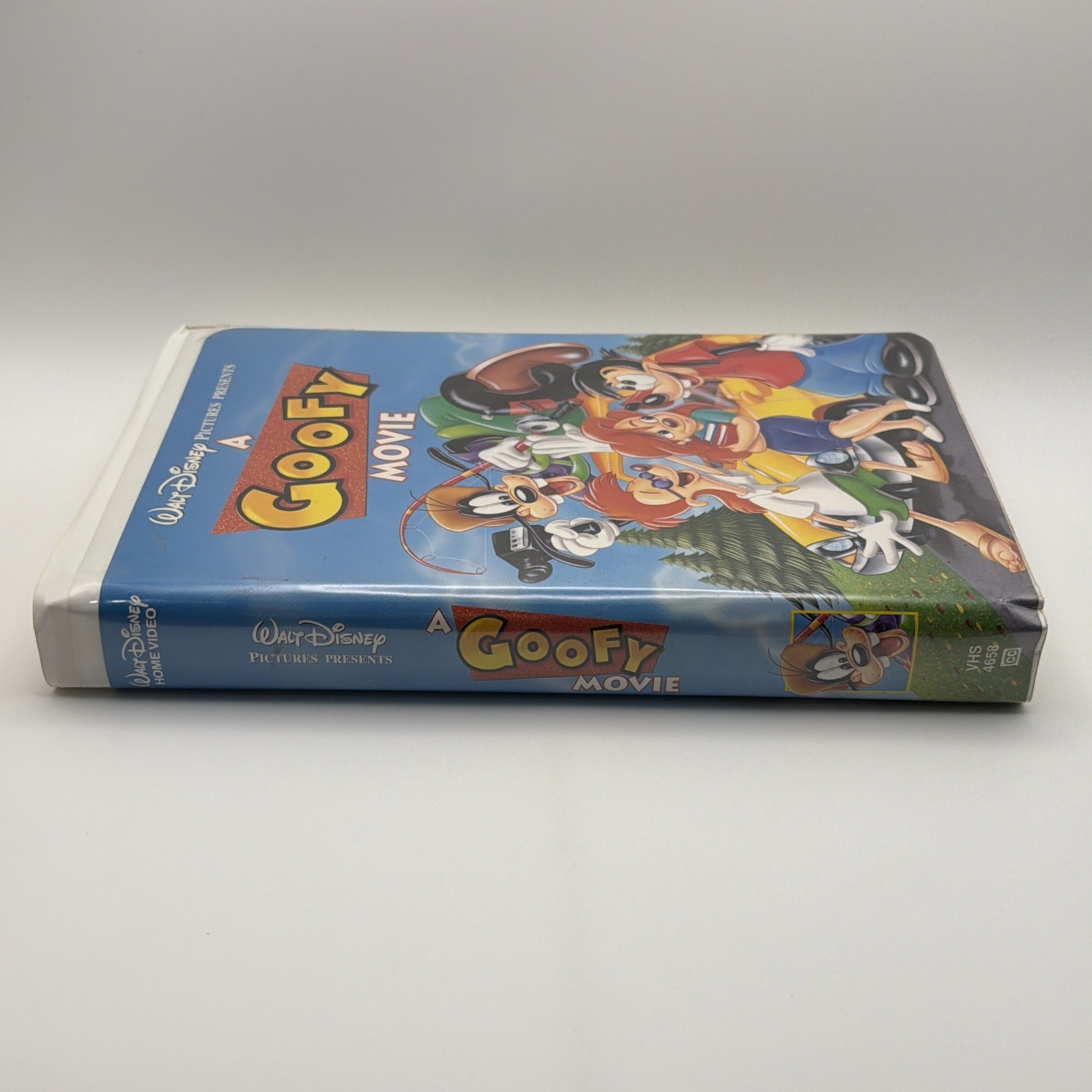 A Goofy Movie (1995) VHS – Walt Disney Pictures – White Clamshell – RARE Vintage