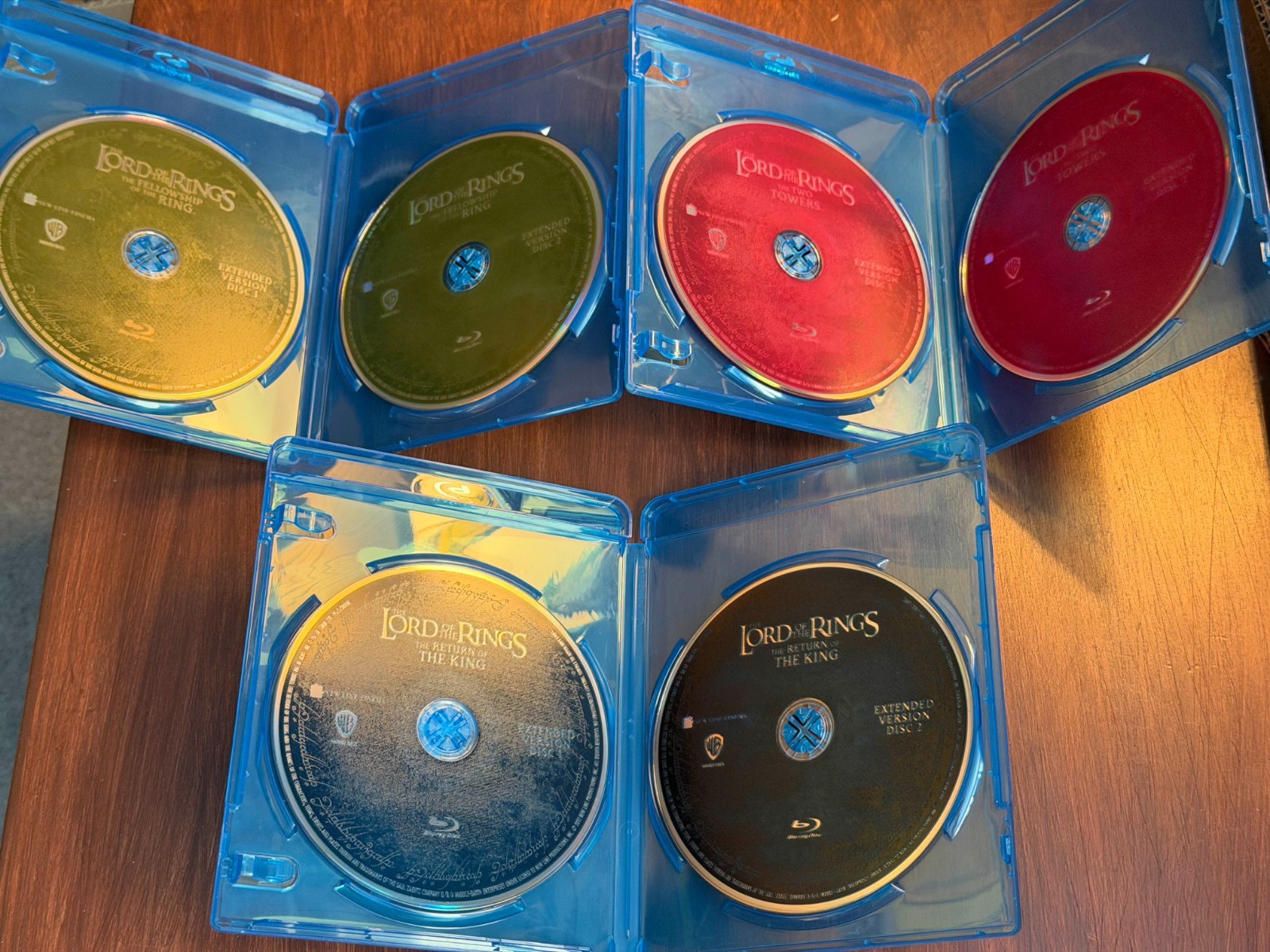 The Lord of the Rings Trilogy Extended Edition Blu-ray (Like New) Discs only!