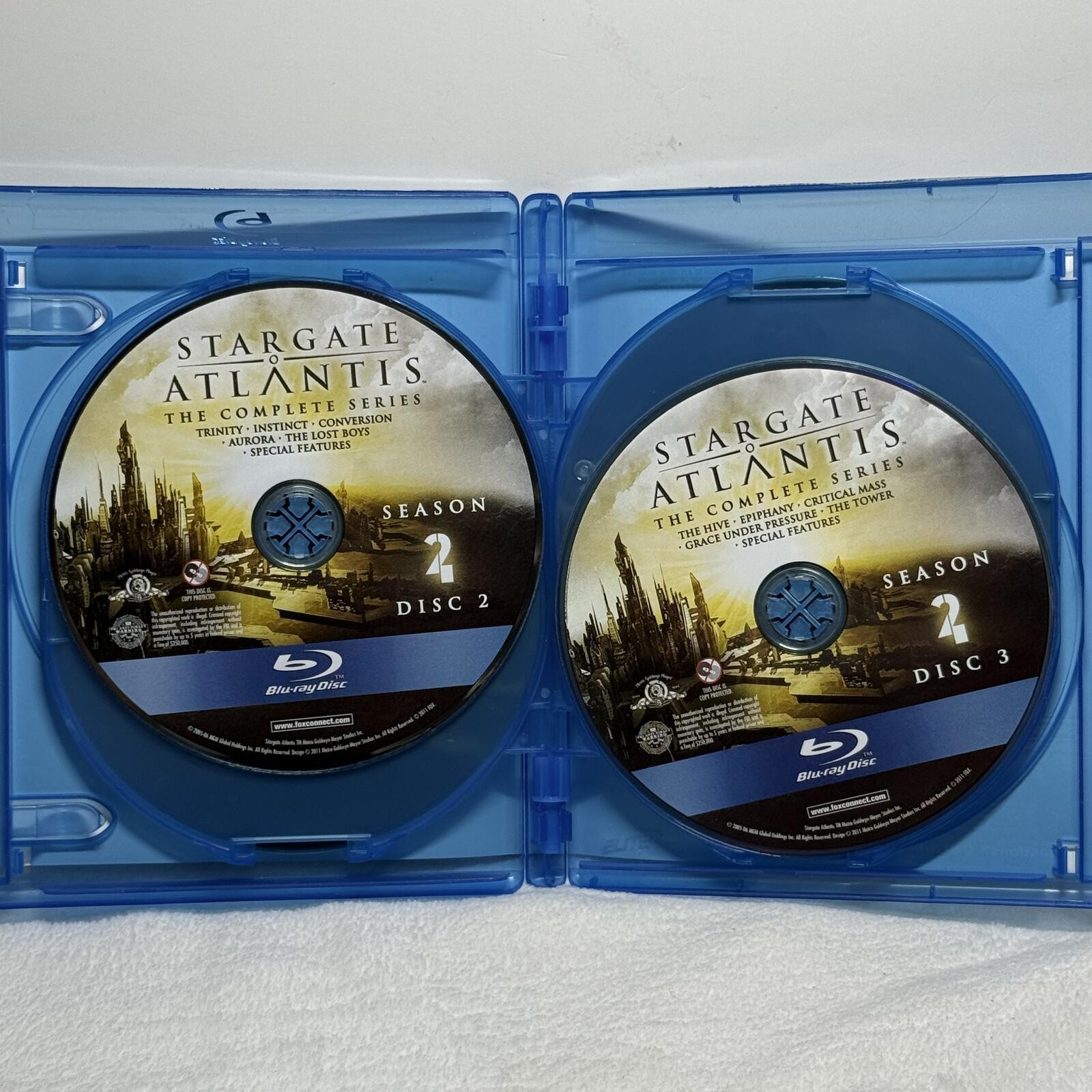 Stargate Atlantis: The Complete Series Season 2 Blu-ray 4-Disc Set