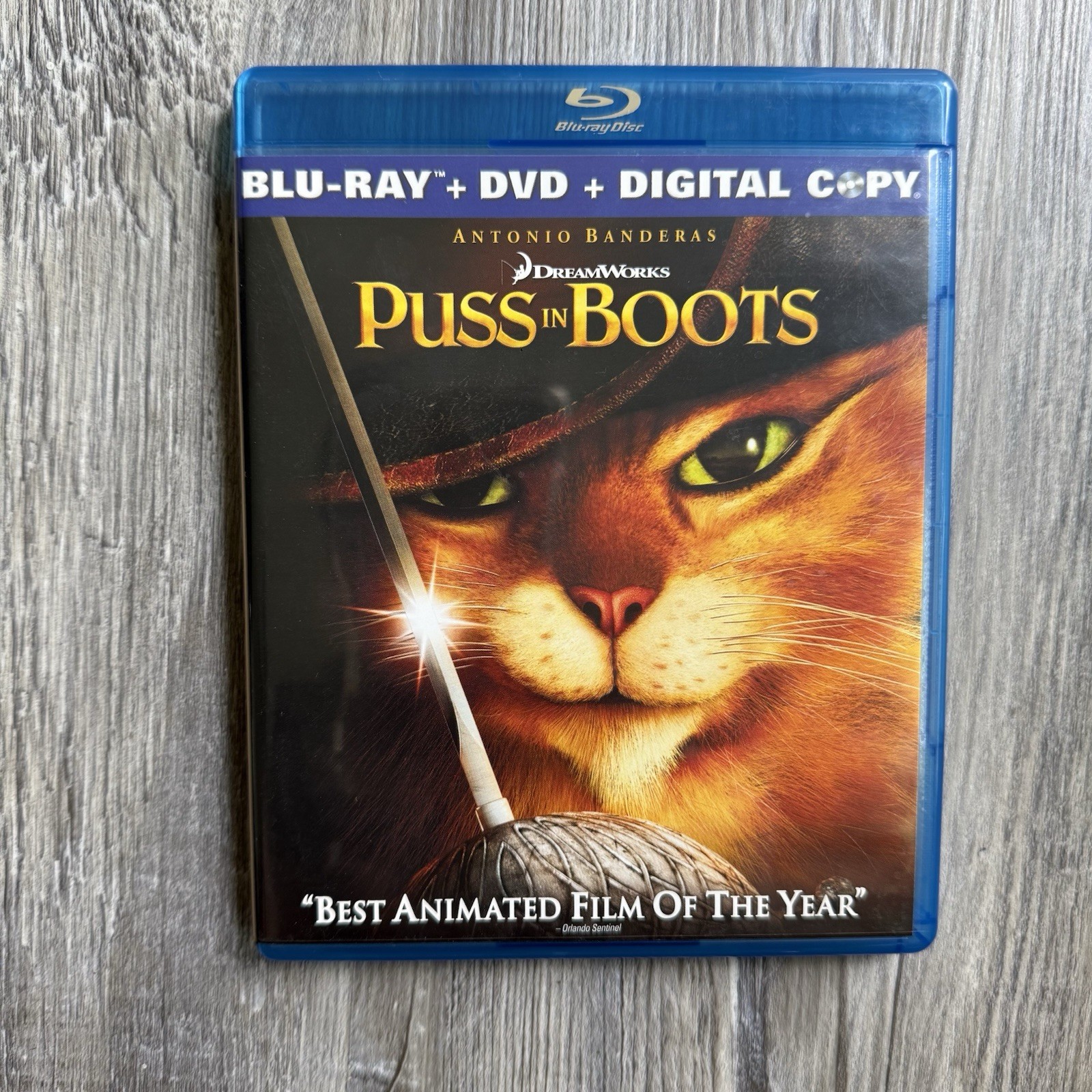 Puss in Boots DreamWorks Animation Two-disc Blu-ray/DVD Combo + Digital Copy