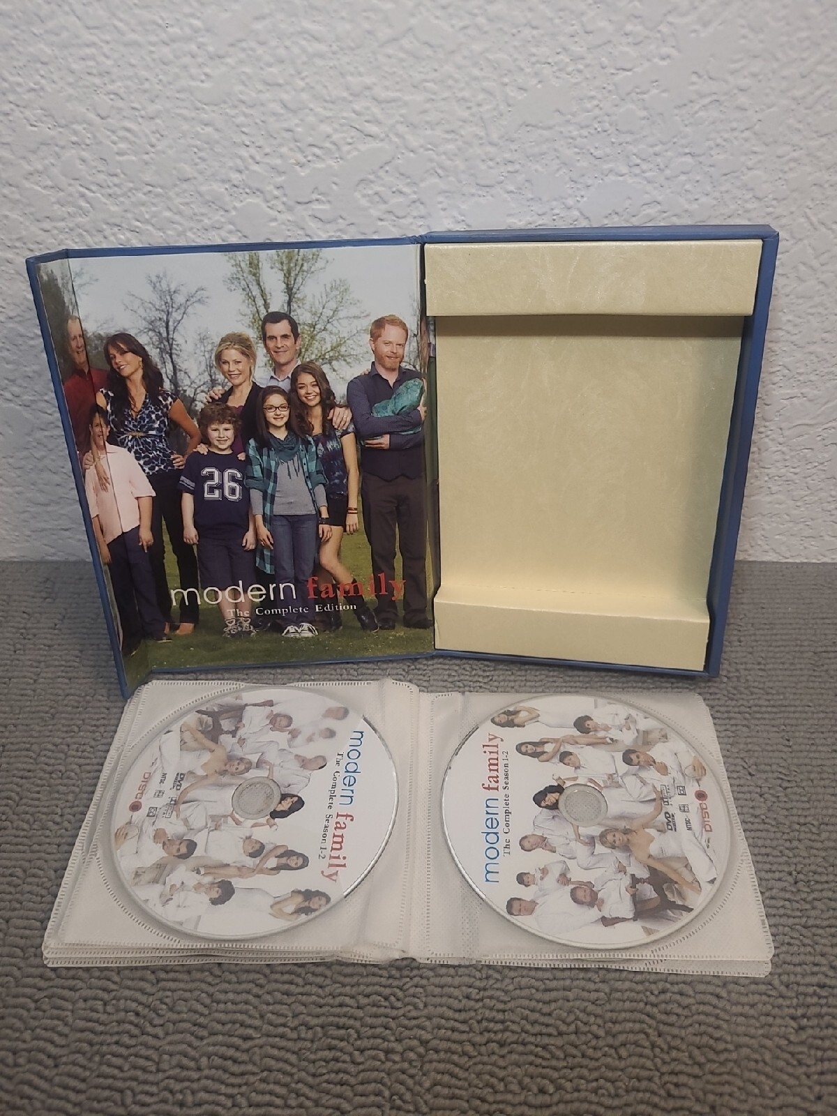Modern Family Season 1 & 2 DVD The Complete Edition