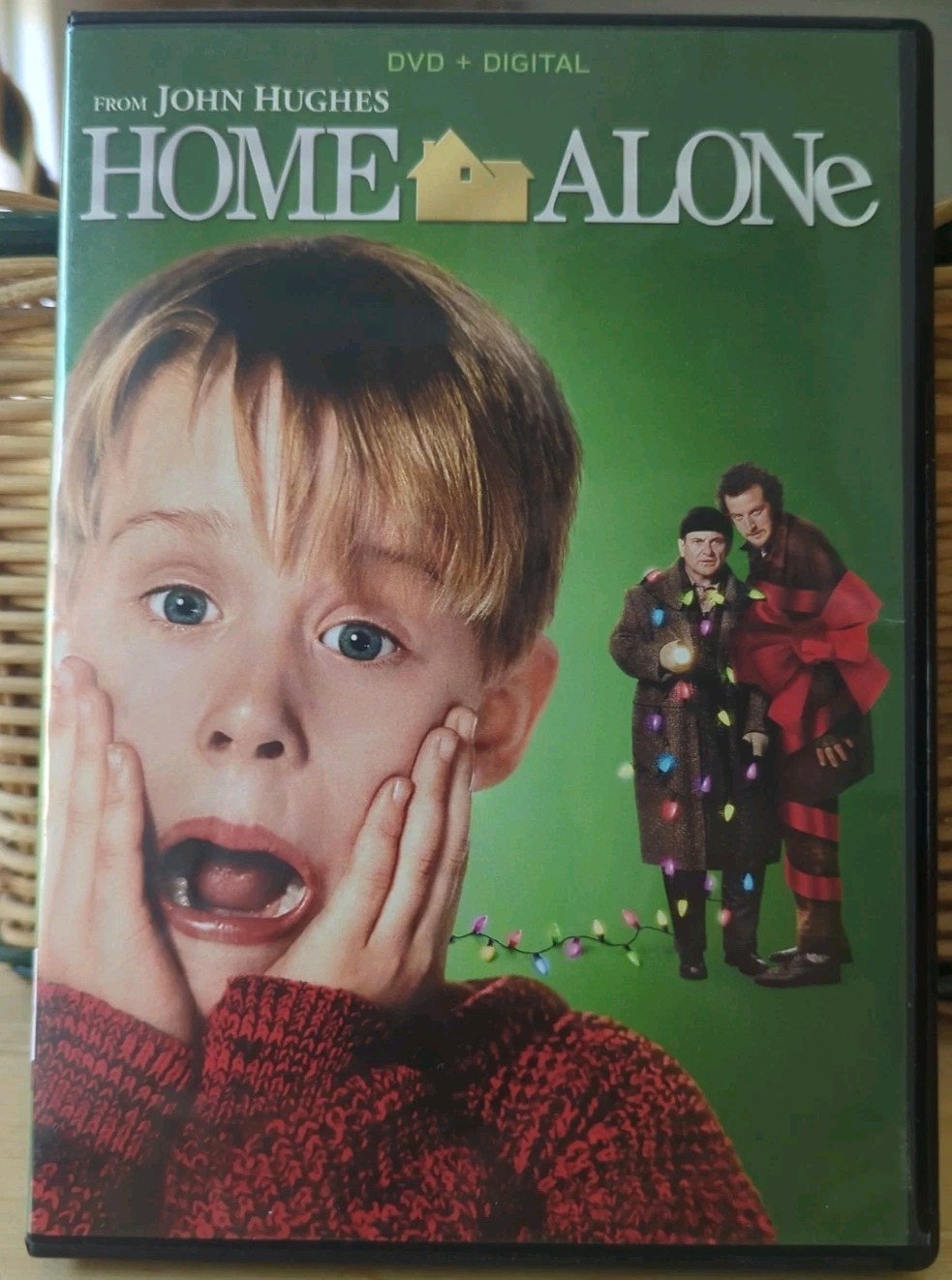 Home Alone (DVD, 1990) – Macaulay Culkin, Joe Pesce, Catherine O’Hara, D. Stern