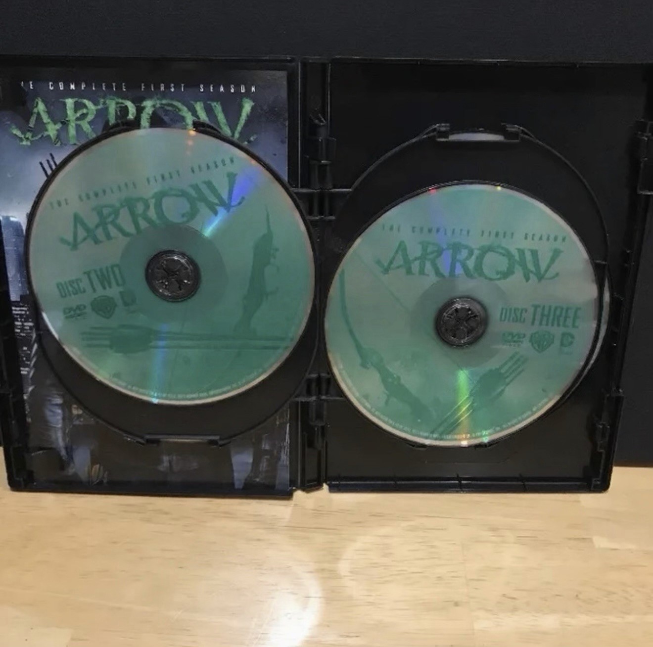 Arrow: Season One (DC) (DVD, 2012) Like New Green Arrow Stephen Amell