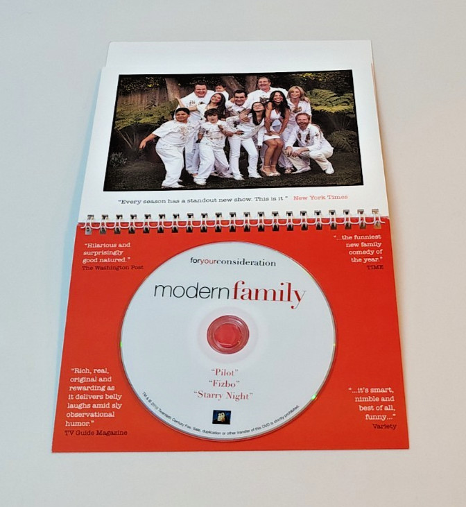 Rare MODERN FAMILY Season 1 FYC Photo Booklet & DVD “WTF?” – Free Shipping!