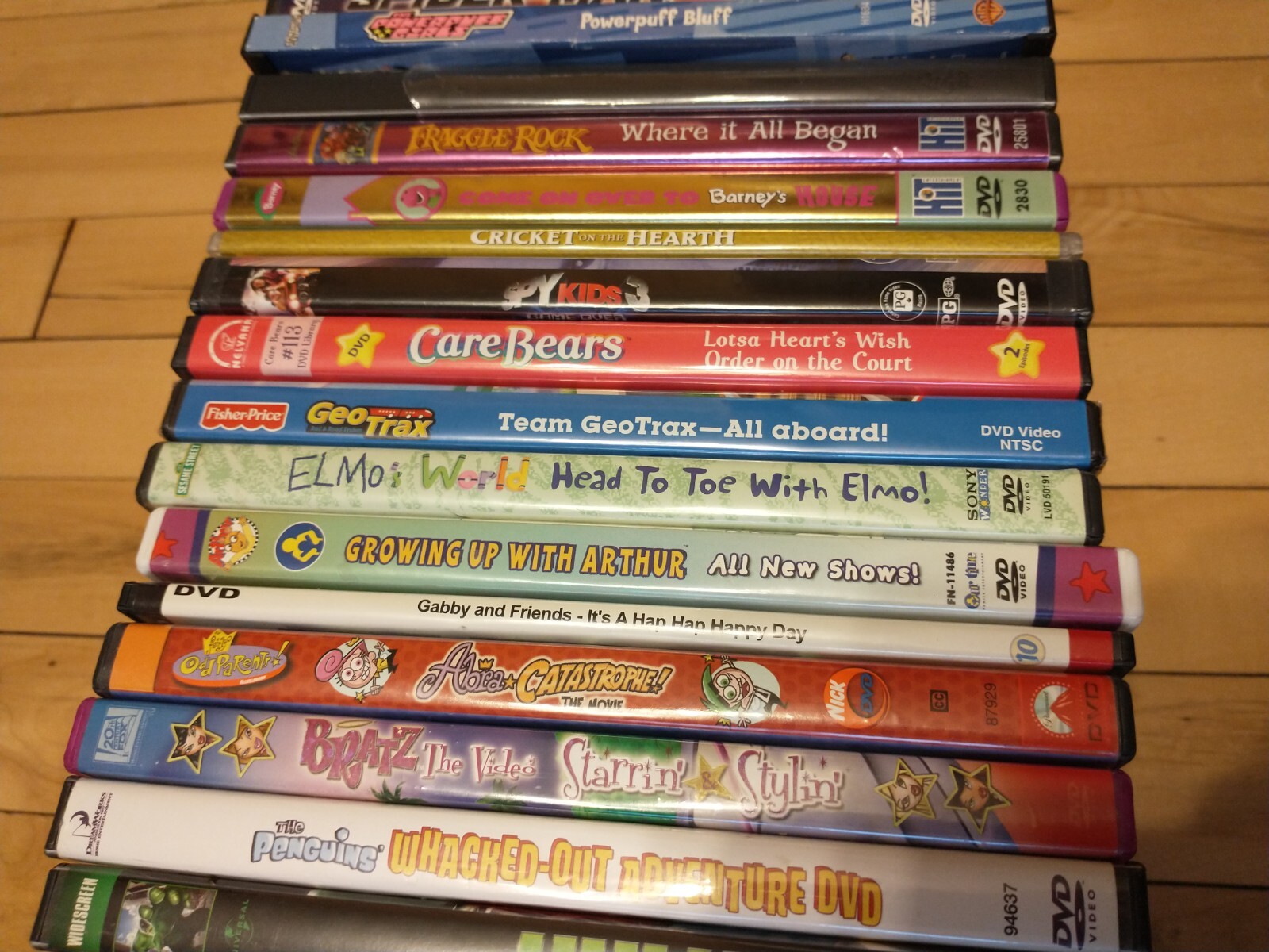 lot of 25 kids cartoon dvd’s hulk Cinderella care bear cousins Barney spider-man