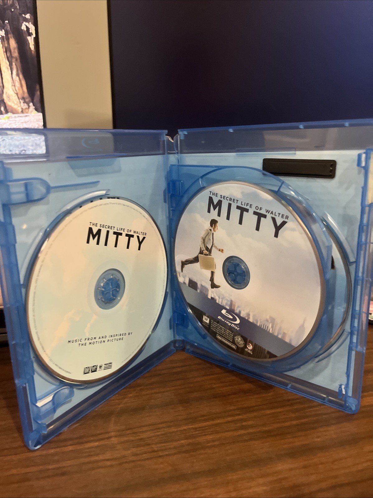 The Secret Life of Walter Mitty (Blu-Ray) Walmart Edition With Soundtrack CD
