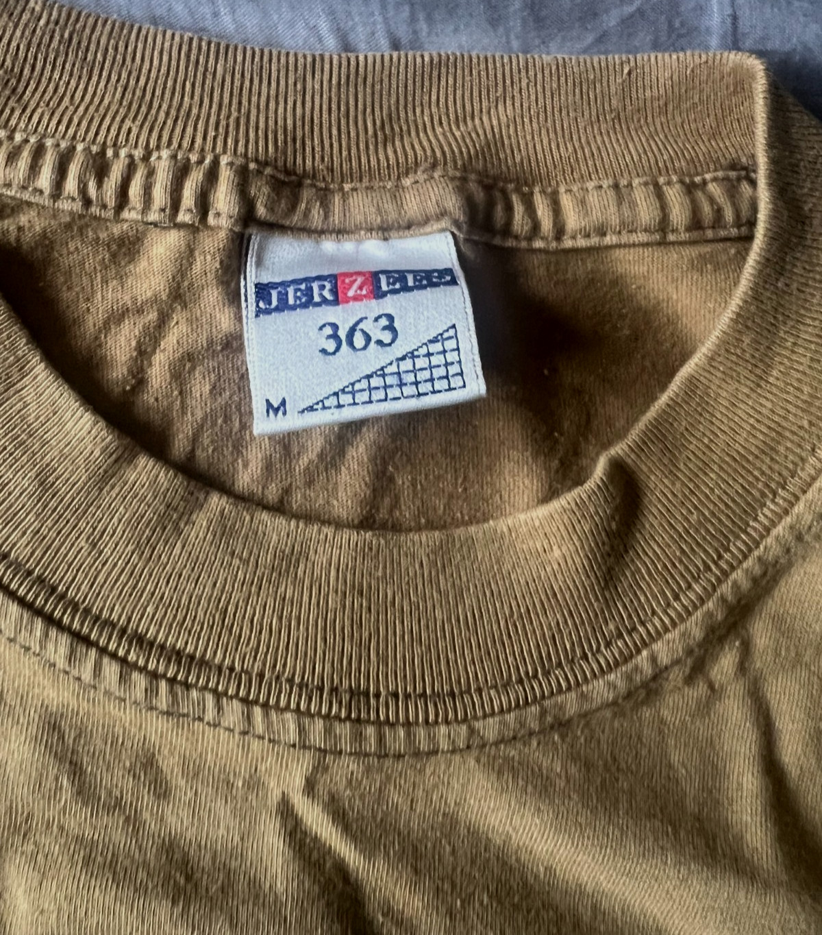 BAND OF BROTHERS – ORIGINAL FILM CREW T-SHIRT – FILM PROP – EXTREMELY RARE